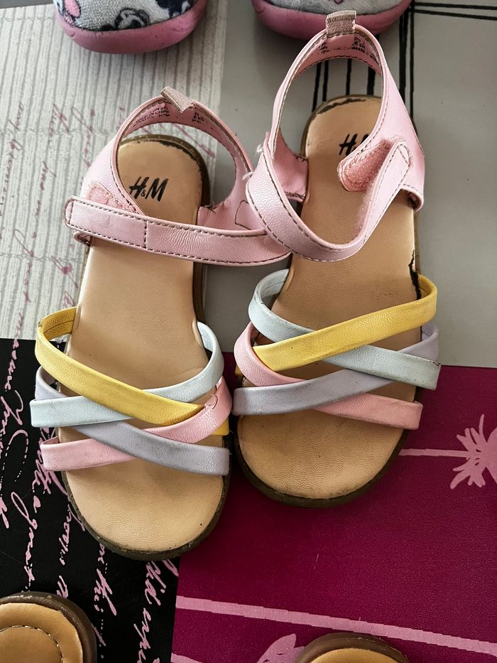 LOT DE CHAUSSURES ET CHAUSSONS FILLE TAILLE 26 A 28 - photo numéro 4