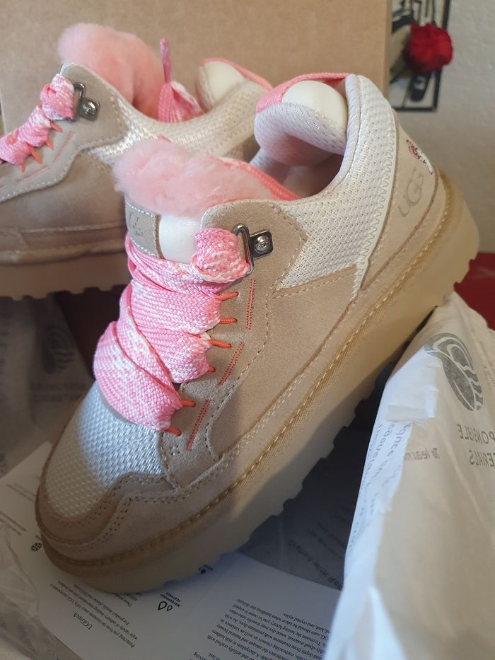 Basket moumoute ugg rose blanc gris neuves 39