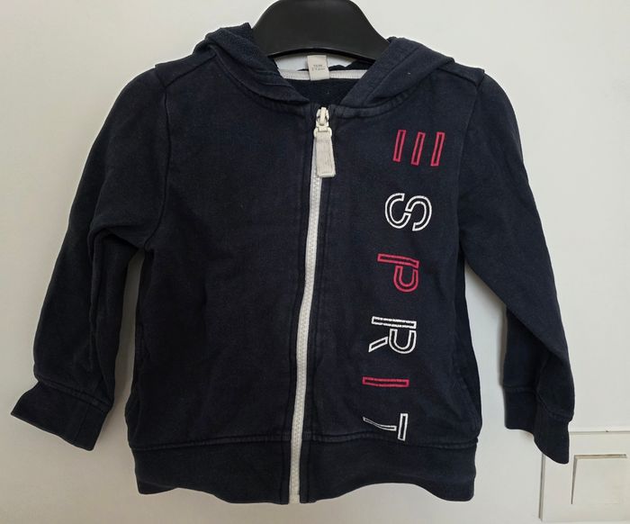 Pull a capuche à zip bleu marine Esprit taille 3 ans