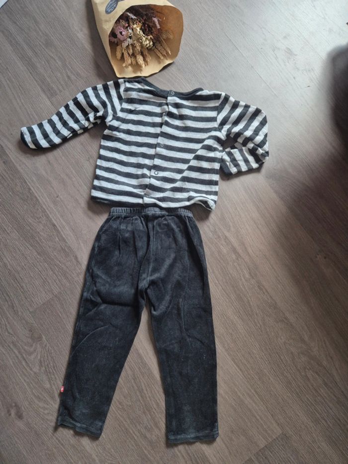 Magnifique pyjama velours Mickey 36 mois - photo numéro 5