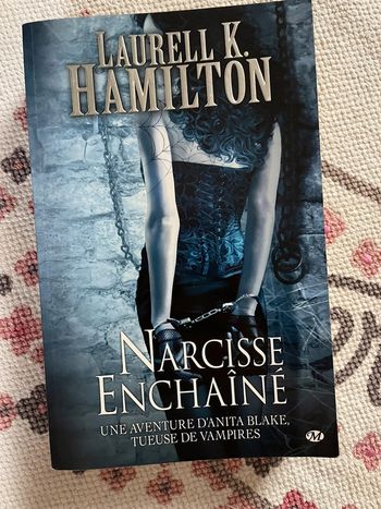 Narcisse enchaînée