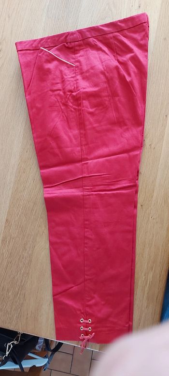 Pantacourt avec fantaisie au bas 46 taille 44