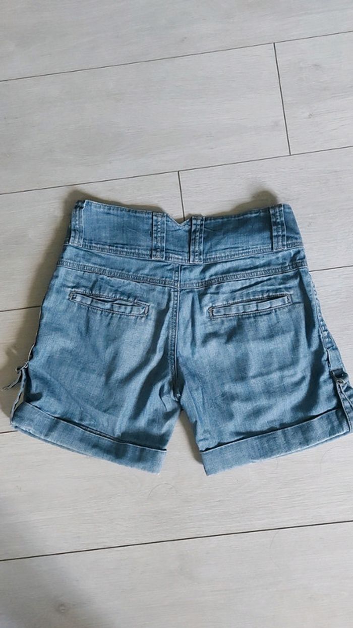Short jean 36 - photo numéro 2