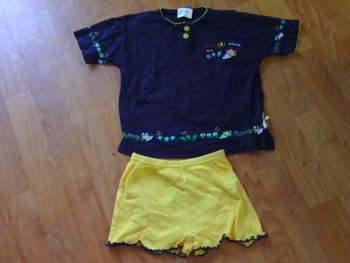 Ensemble tee shirt + short multicolore taille 5 ans NEUF