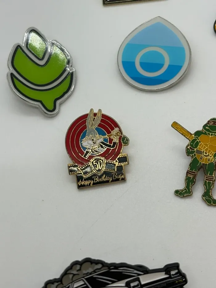 Lot de pins - photo numéro 4