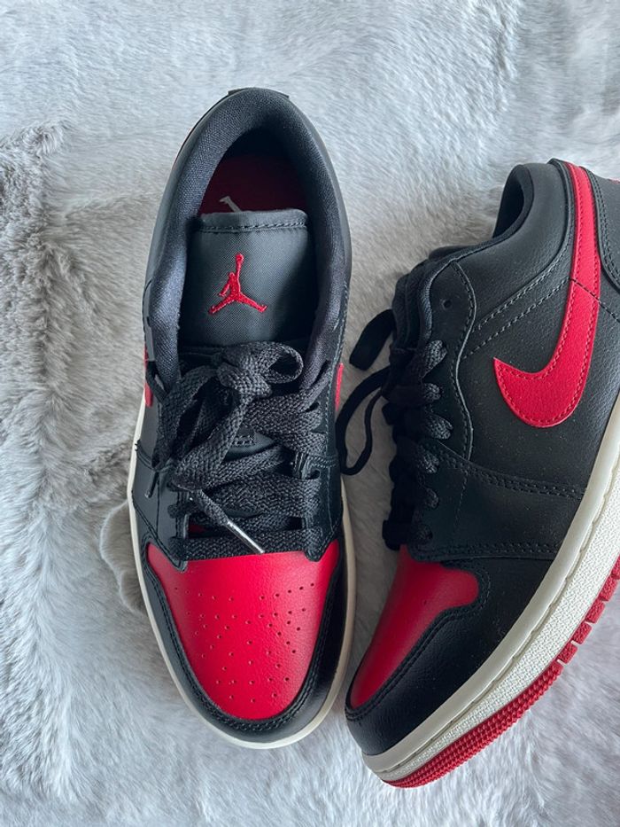 Basket Air Jordan 1 low taille 38,5 - photo numéro 2