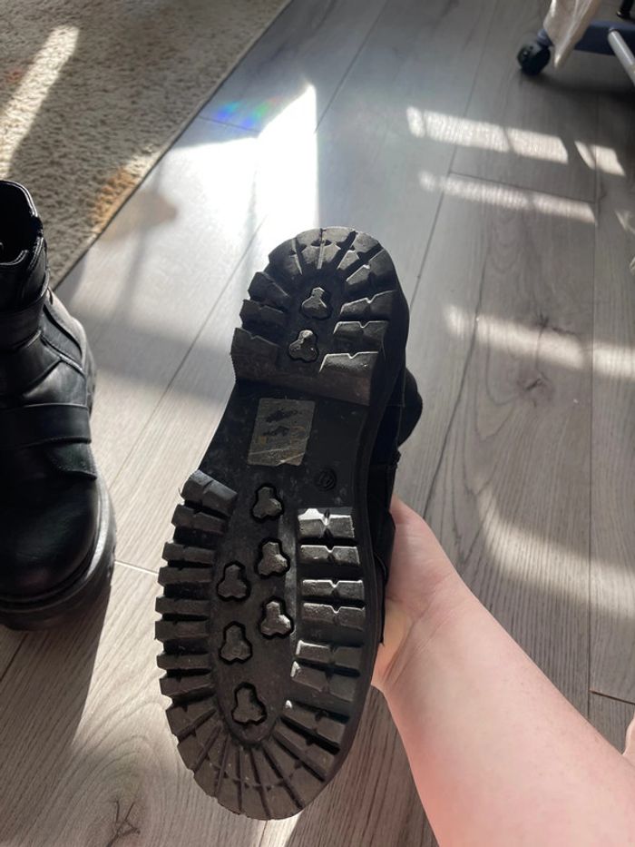 Bottines ranger taille 41 en très bon état - photo numéro 3