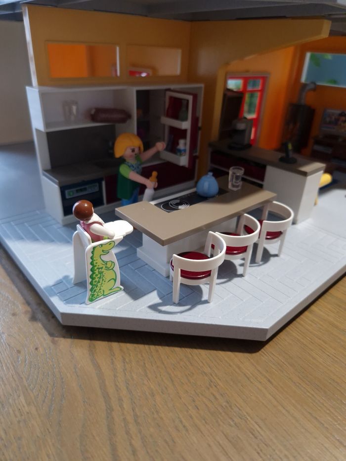 Villa Playmobil avec accessoires complets - photo numéro 3