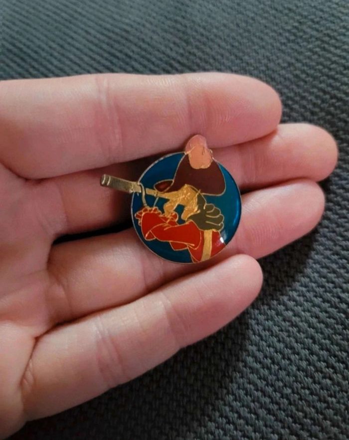 Pins capitaine crochet disney