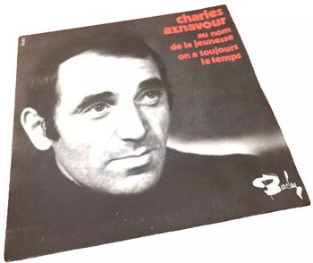 Vinyle 45 tours  Charles Aznavour   Au nom de la jeunesse  (1968)