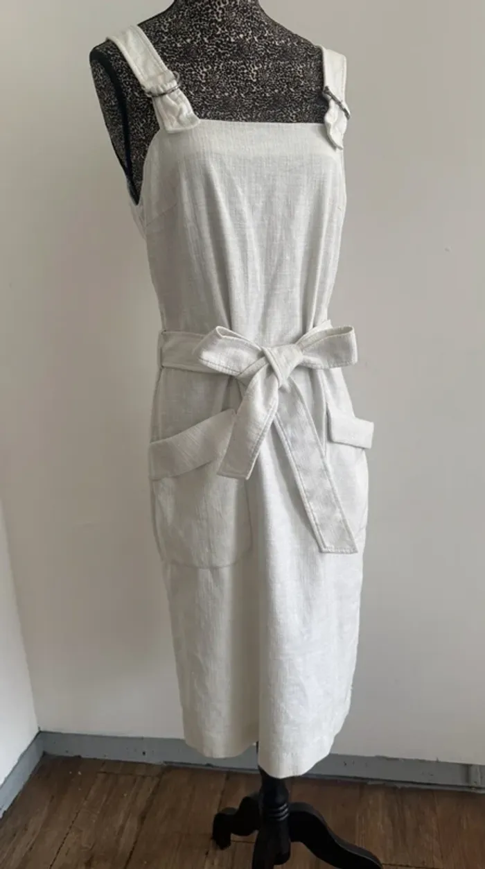Robe style salopette blanche - Hugo Boss- Taille 38 - photo numéro 2