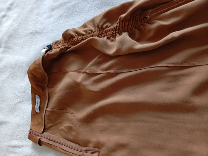 Jupe mi-longue. Stradivarius 36 - photo numéro 10