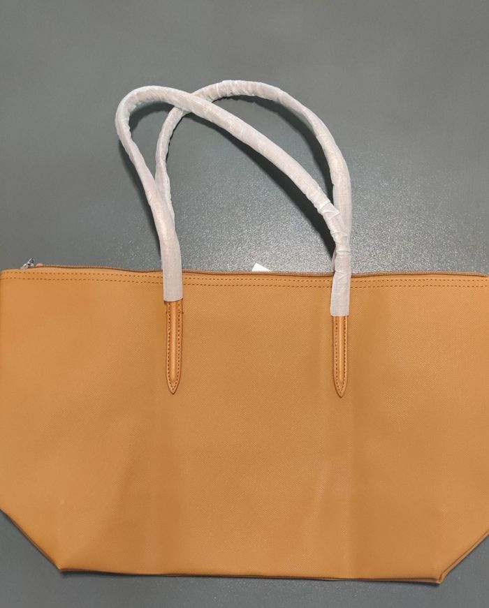 Sa. A bandoulière Lacoste taille L moutarde - photo numéro 2