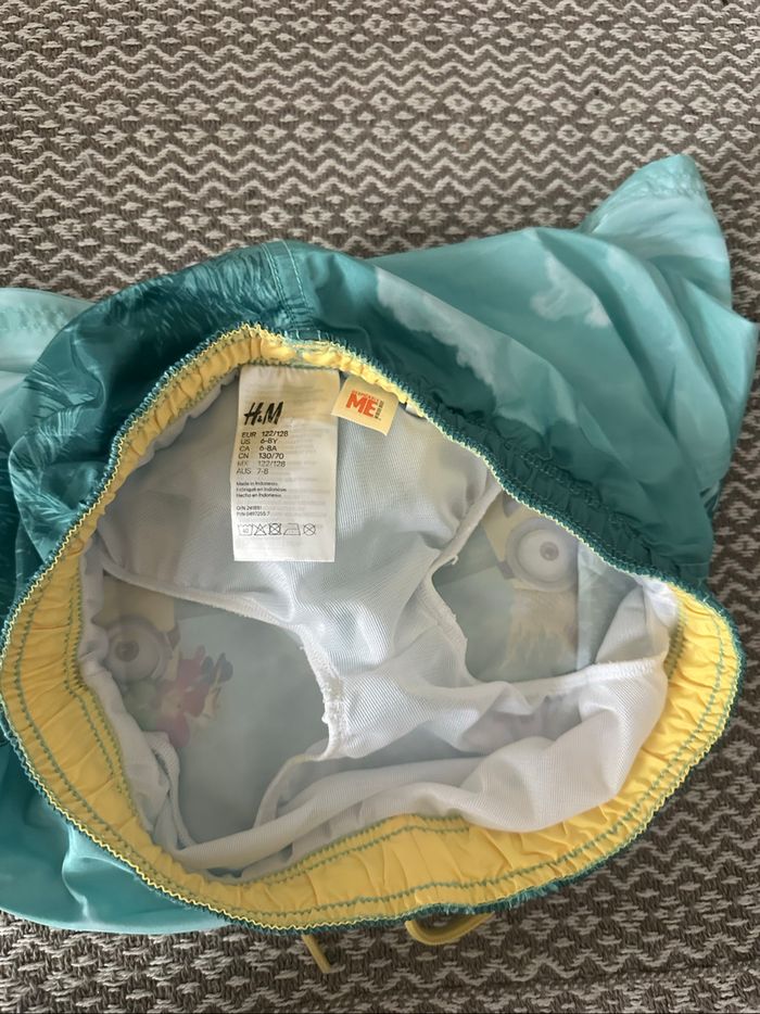 Short de bain minion H&M taille 122/128 cm tres bon état vert - photo numéro 3