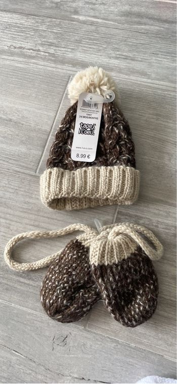 Bonnet + gants/ moufles tape à l’œil neuf 3-6 mois 