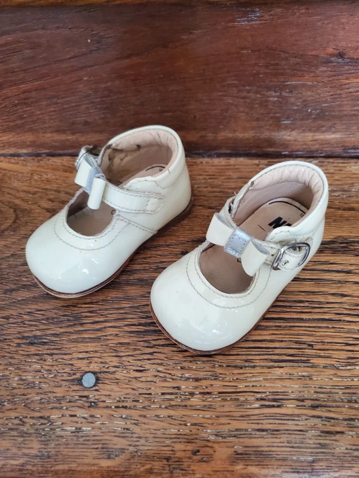 Sandales vernis T.18 - photo numéro 2