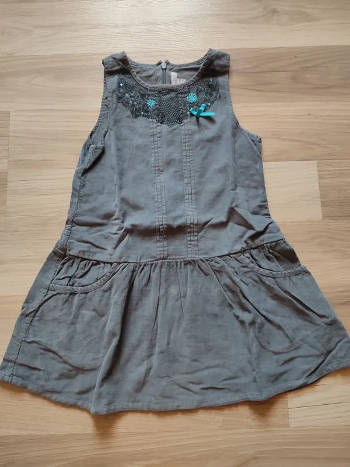 Robe sans manches