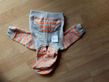 Sweat  à capuche  ( kiabi  ) 1 mois