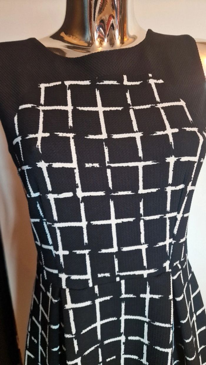 Robe noir et blanc manche courte - photo numéro 4