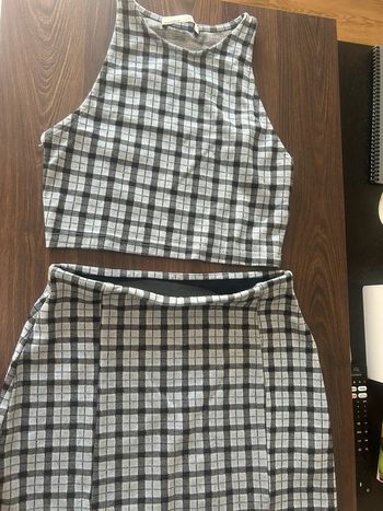 Pull & bear. Ensemble débardeur et jupe taille S
