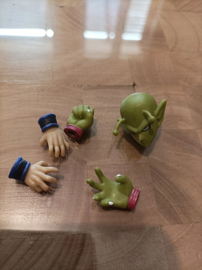 Morceaux de figurine Dragon ball Z – main et tête Picollo.
