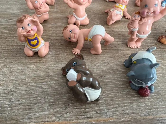 Lot de 19 figurines vintage Magic diaper babies - photo numéro 2
