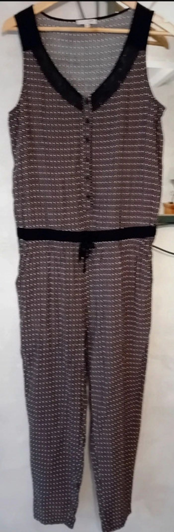 Combinaison noire et marron avec dentelle