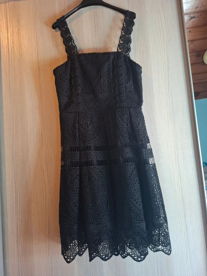 Robe noir sans manche