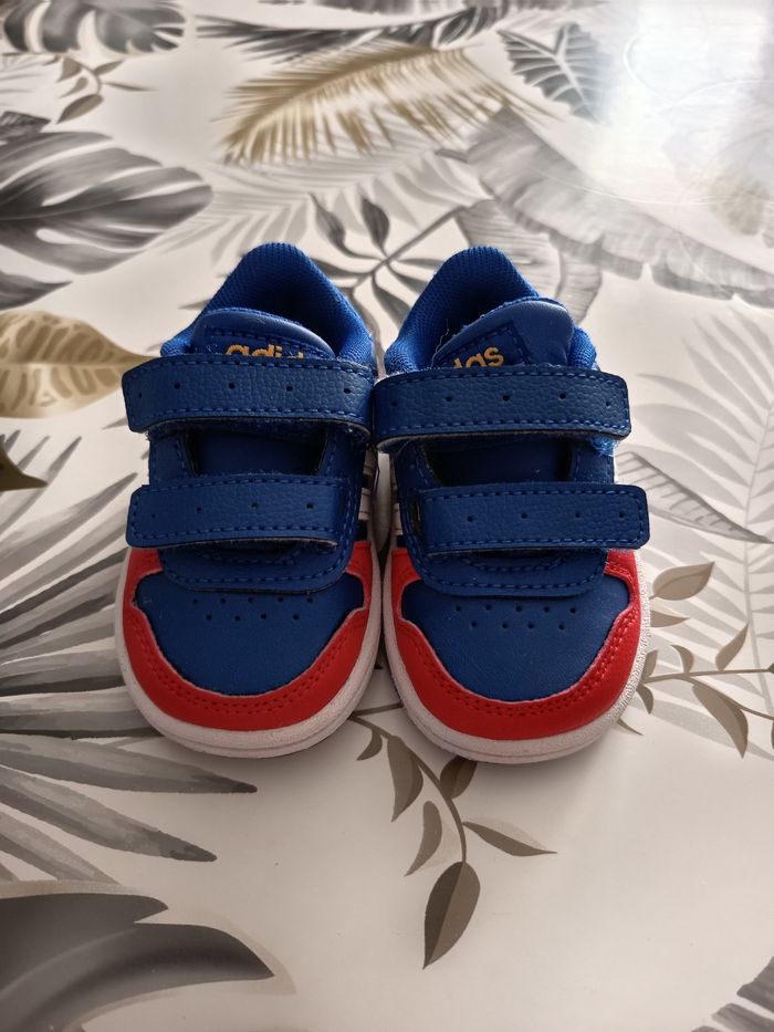 Baskets adidas taille 18 - photo numéro 2