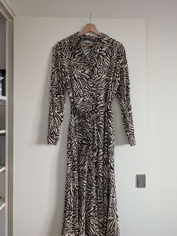 Robe longue zèbre Stradivarius T.M - manches longues + fente côté