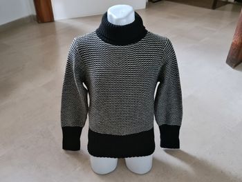 pull noir et blanc Taille 3 soit 38 Camaieu