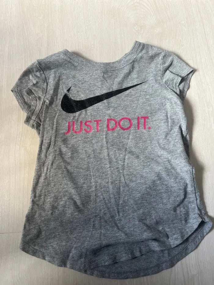 T-shirt Nike