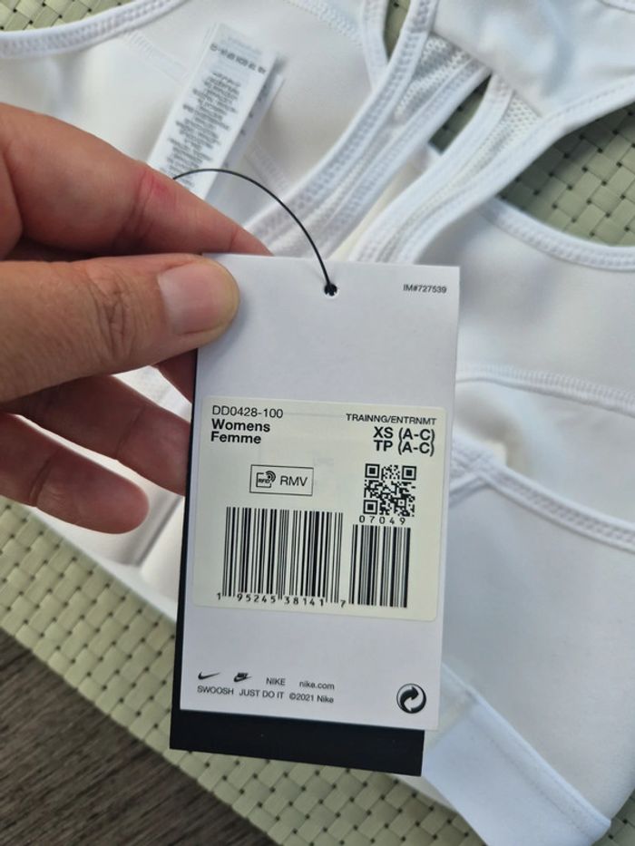 Brassière de sport Fitness Nike XS neuve dri fit - photo numéro 3