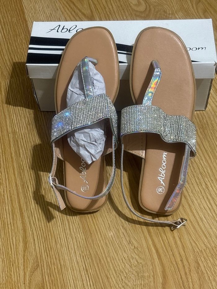 Sandales femme plate neuf avec boîte - taille 38 - photo numéro 2
