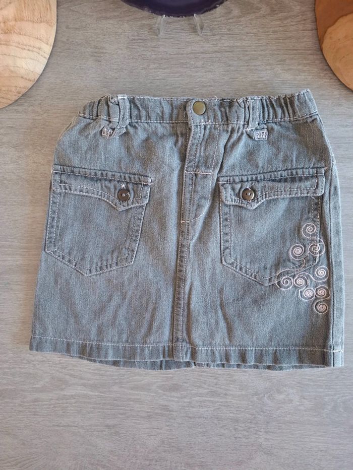 Jupe en jean grise 24 mois - très bon état - photo numéro 3
