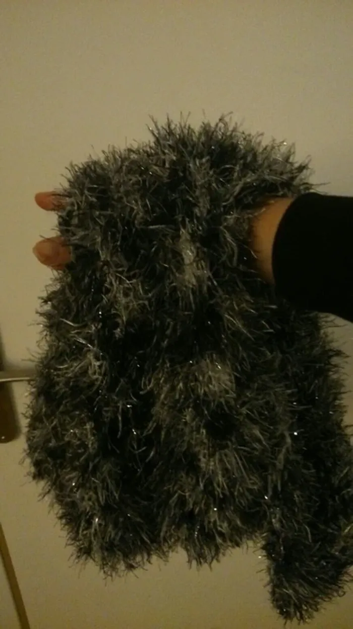 Snood echarpe grise argentée duveteuse - photo numéro 2