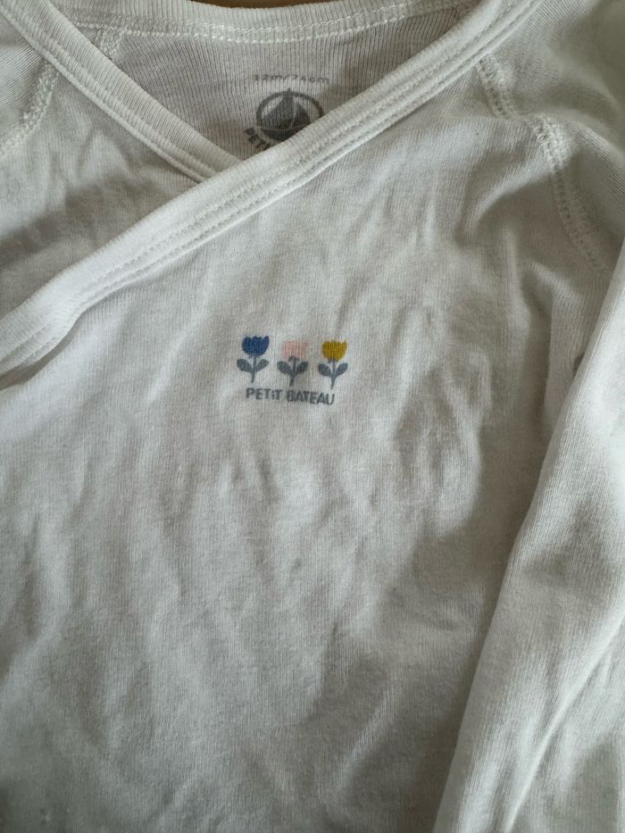 2 Bodies bébé fille 12 mois Petit Bateau - photo numéro 1