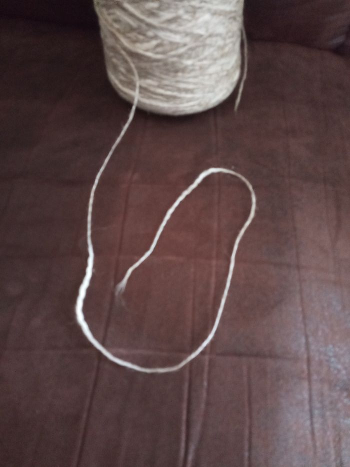 1 petite Bobine de Fil à Tricoter Fantaisie Tons Beiges et Blancs cassés (350g) - photo numéro 3