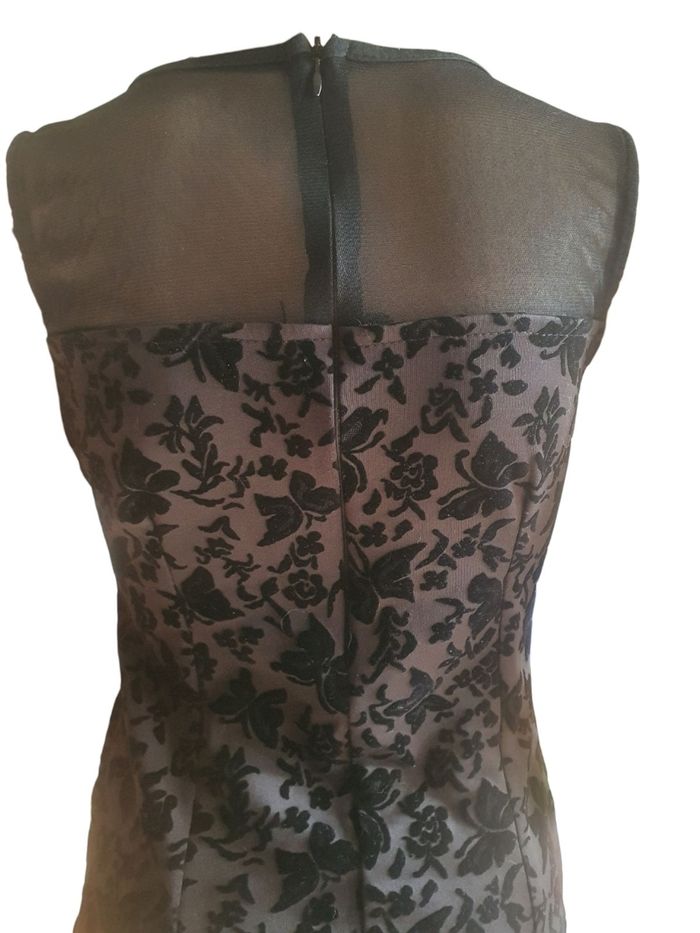 Petite Robe Noire de Soirée – Chic & Romantique – Made in Italy- Taille 38
- photo numéro 5