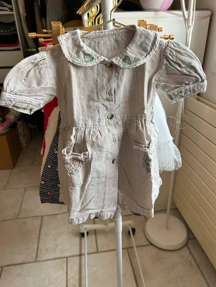 Jolie robe vintage gris clair taille 12 mois en parfait état
