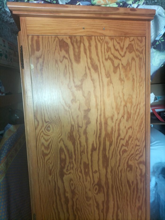 Vend armoire en pin massif bois clair - photo numéro 2