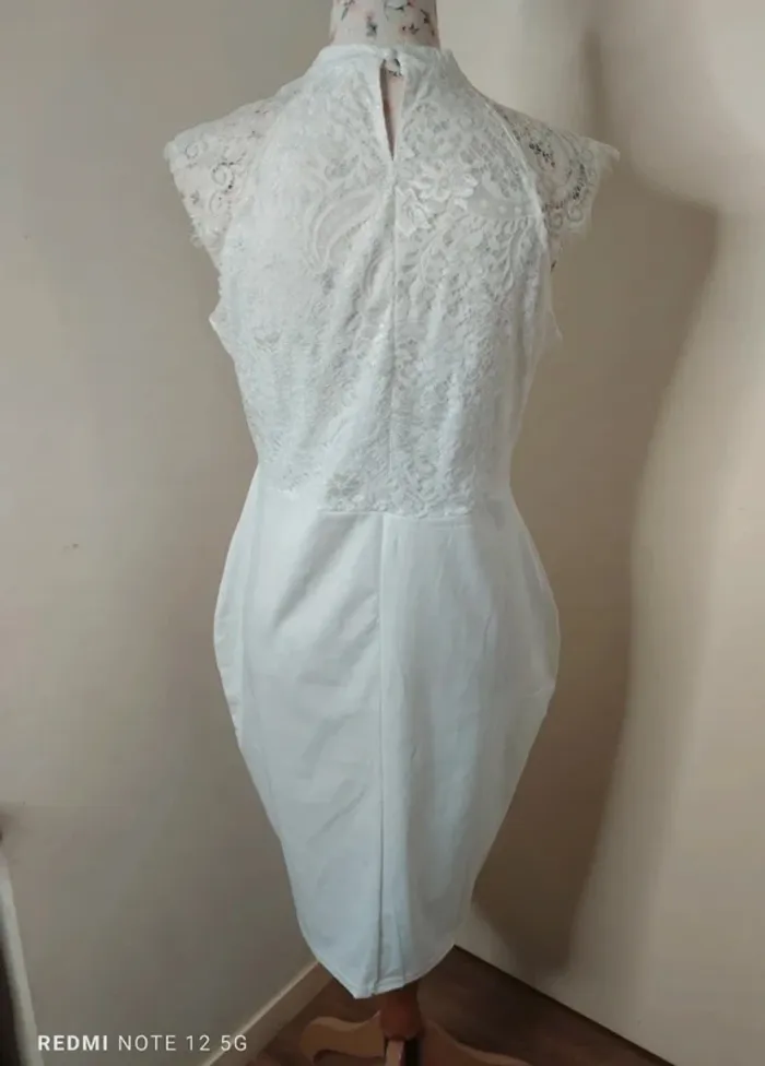 Magnifique robe avec dentelle taille XL - photo numéro 4