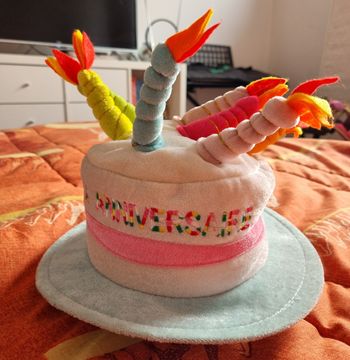 Chapeau en mousse joyeux anniversaire
