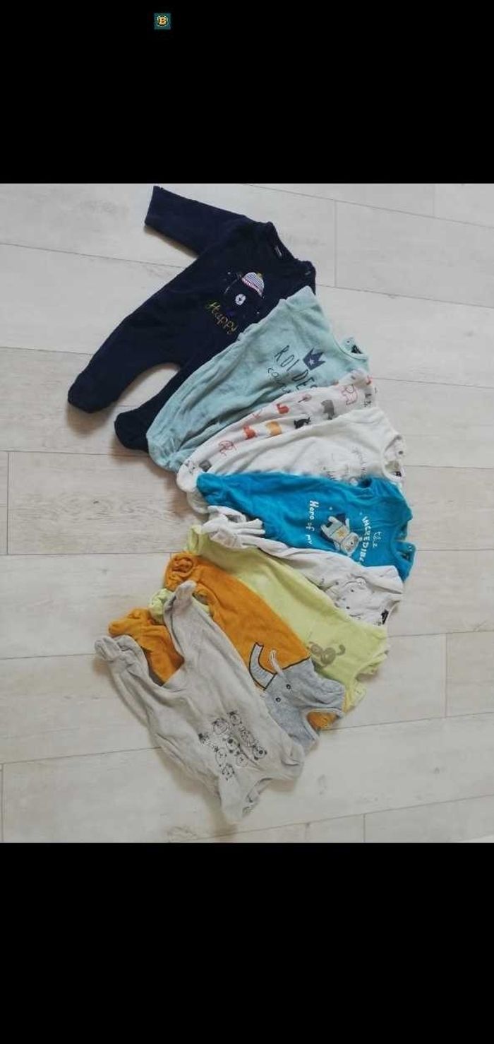 Lot 9 pyjama, tous en très bon état, 3 mois.Plusieurs marques