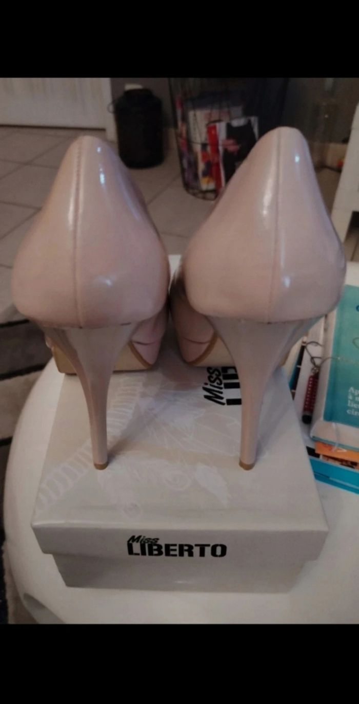 Très beau escarpins vernis à talons "Ideal" neuf - photo numéro 5