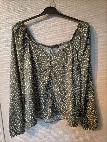 Blouse manches longues vert à fleur blanche