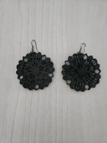 Boucle d'oreille rond noir