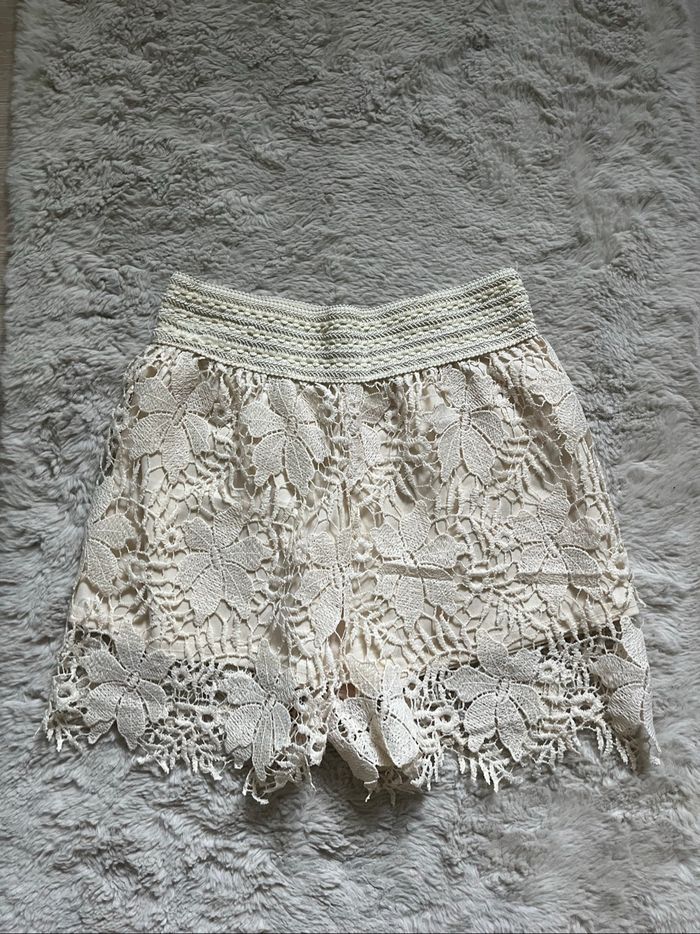 Short dentelle