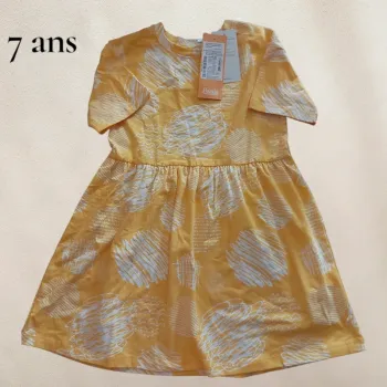 Robe 7 ans -neuve avec étiquette-bembi