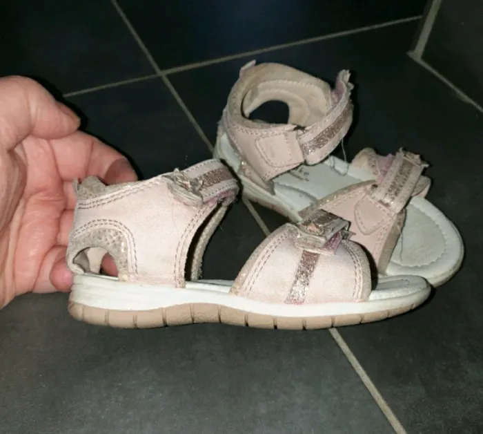 Sandales en cuir rose pointure 24 Deichmann